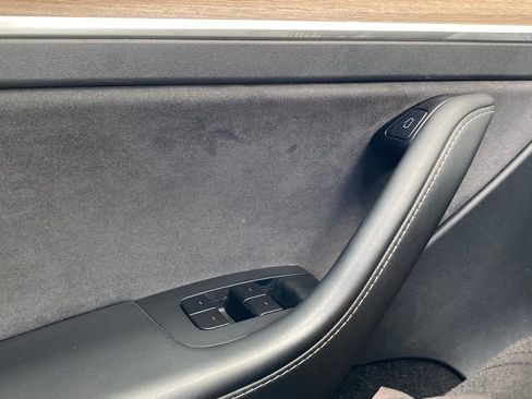 Used 2025 Tesla Model Y Long Range RWD image 37