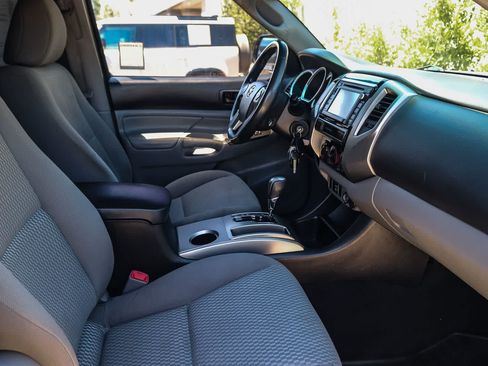 Used 2015 Toyota Tacoma PreRunner w/ SR5 Package RWD image 15