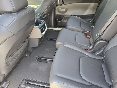 New 2026 Kia Carnival EX FWD image 19