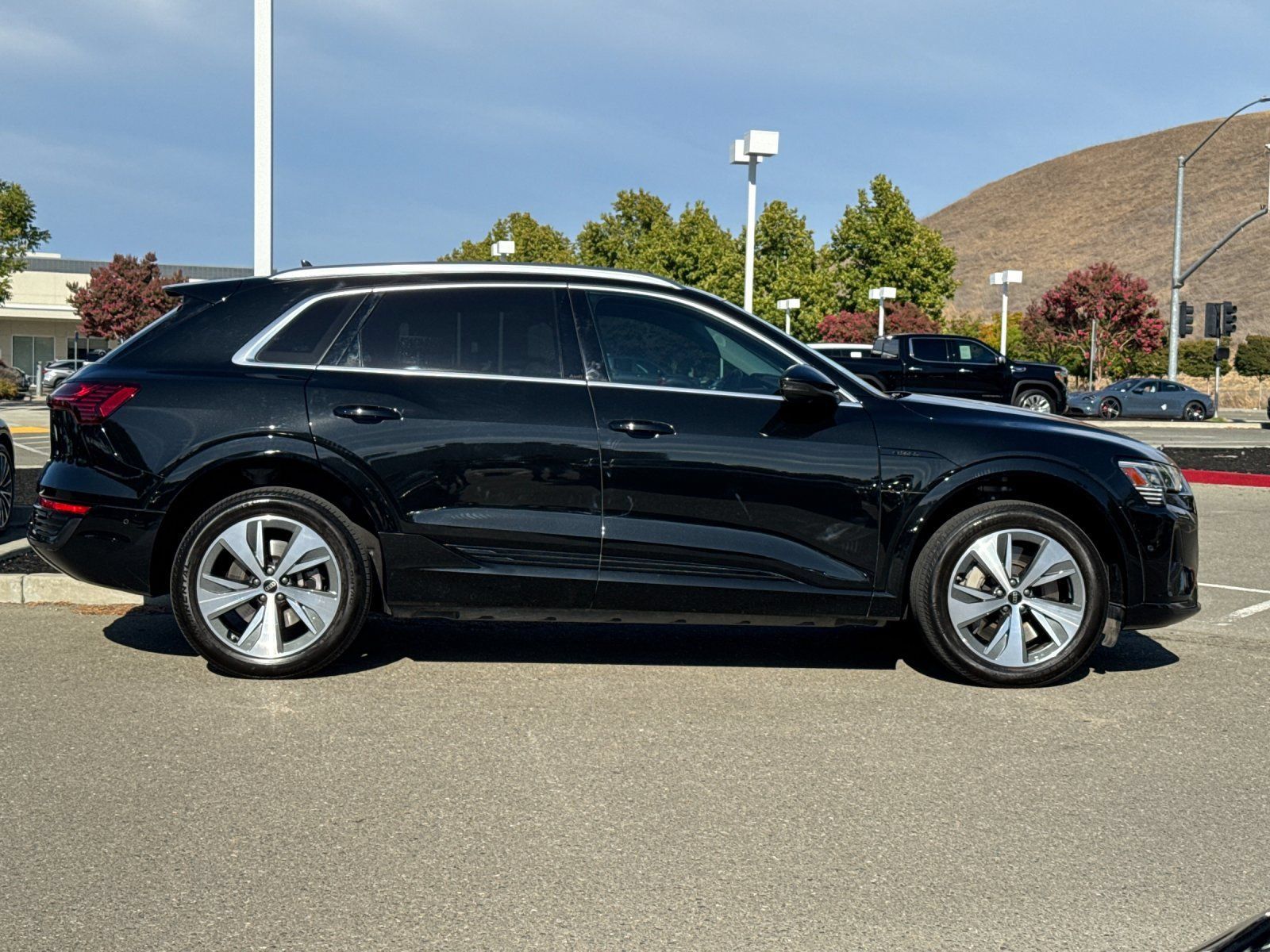 Used 2024 Audi Q8 e-tron Premium Plus w/ Premium Plus Package AWD/4WD image 7