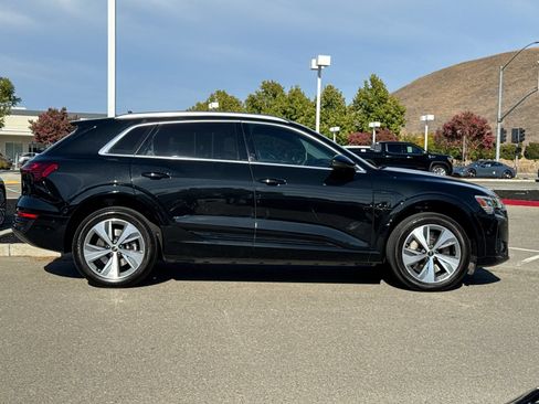 Used 2024 Audi Q8 e-tron Premium Plus w/ Premium Plus Package AWD/4WD image 7