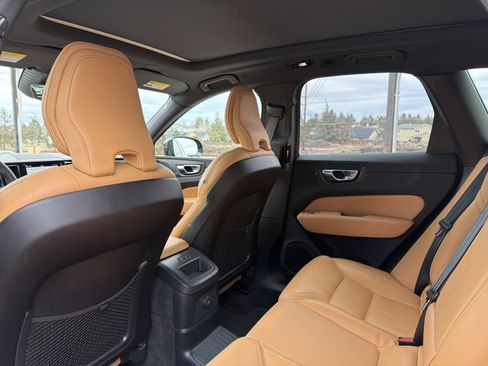 Used 2023 Volvo XC60 T8 Ultimate w/ Climate Package image 24