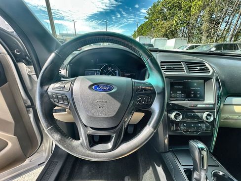 Used 2016 Ford Explorer XLT w/ Equipment Group 202A image 11