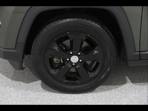 Used 2019 Jeep Compass Latitude FWD image 22