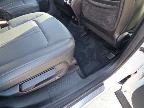 Used 2023 Kia Sorento SX AWD/4WD image 15