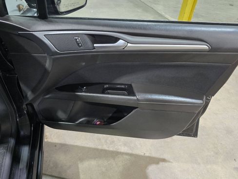 Used 2014 Ford Fusion SE FWD image 29