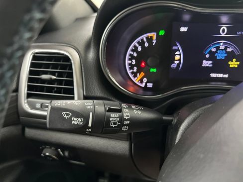 Used 2019 Jeep Grand Cherokee Laredo AWD/4WD image 45