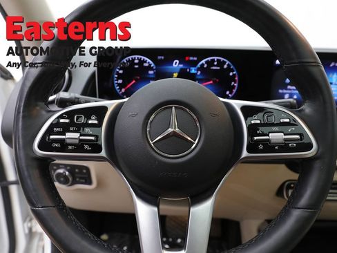 Used 2021 Mercedes-Benz GLB 250 4MATIC w/ Premium Package image 10