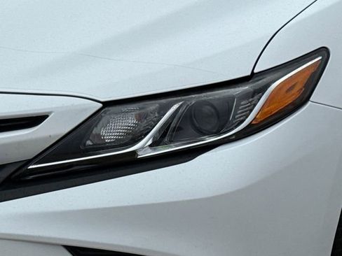 Used 2019 Toyota Camry SE image 4