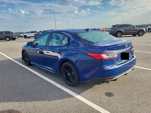 Used 2025 Toyota Camry SE FWD image 10