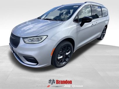 New 2026 Chrysler Pacifica Limited