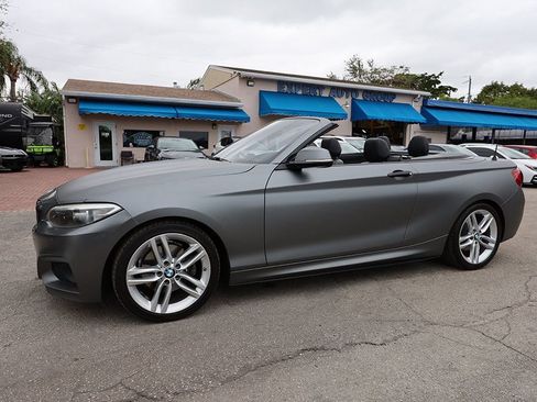 Used 2017 BMW 230i Convertible image 4