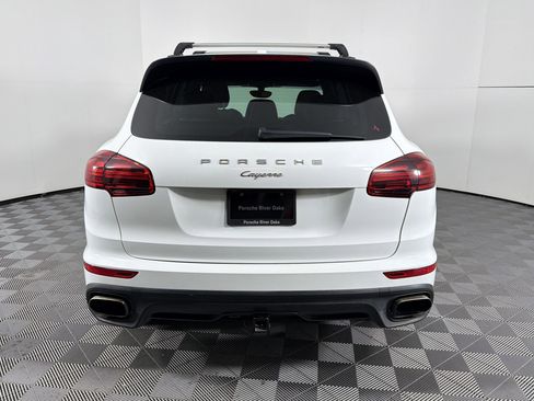 Used 2016 Porsche Cayenne AWD/4WD image 10