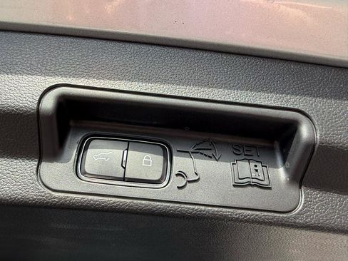 Used 2020 Ford Explorer Limited image 19