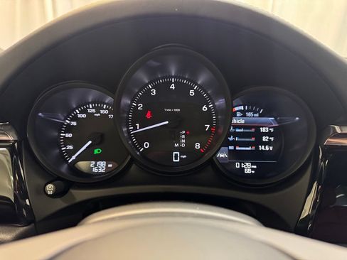 Used 2025 Porsche Macan w/ Premium Package Plus AWD/4WD image 23