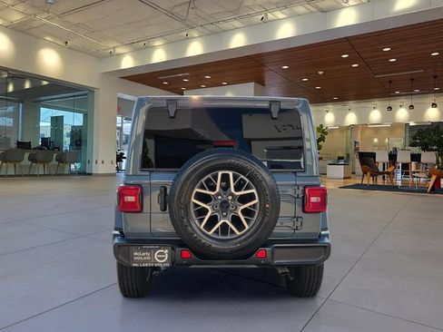 Used 2024 Jeep Wrangler Unlimited Sahara w/ Technology Group AWD/4WD image 7