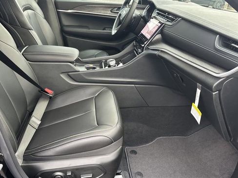 New 2025 Jeep Grand Cherokee L Limited image 15