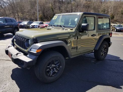 Used 2025 Jeep Wrangler Sport AWD/4WD image 3