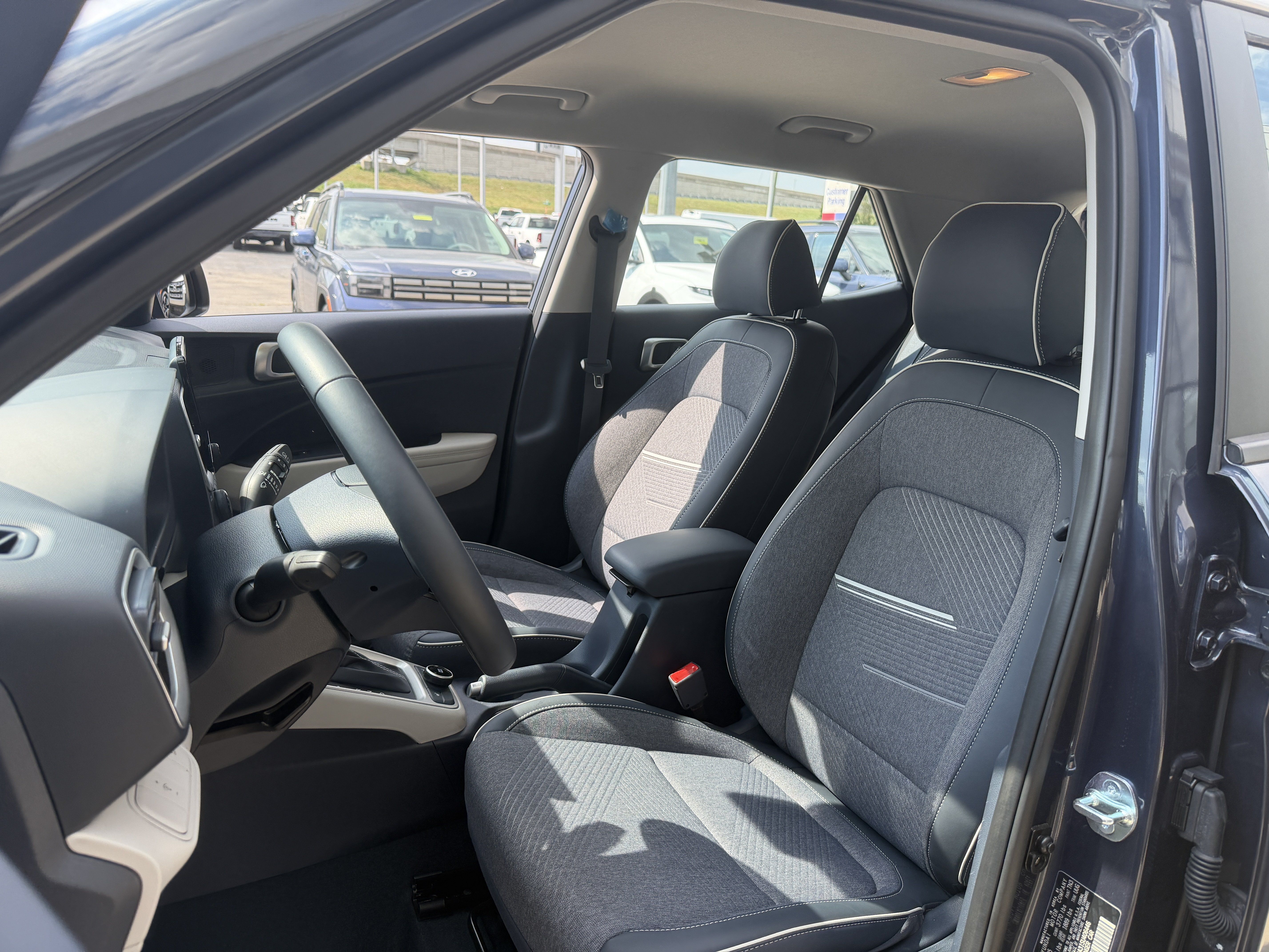 Certified 2025 Hyundai Venue Limited FWD image 29