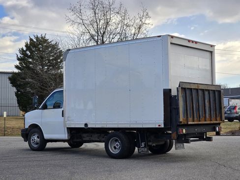 Used 2017 GMC Savana 3500 image 9