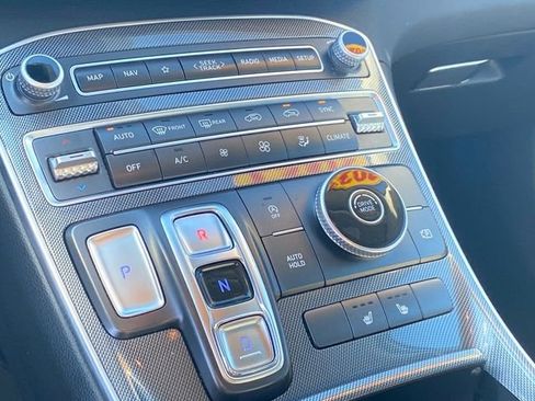 Used 2023 Hyundai Santa Fe SEL image 13