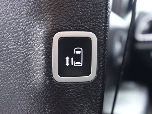 Used 2020 Chrysler Pacifica Touring-L w/ S Appearance Package image 34