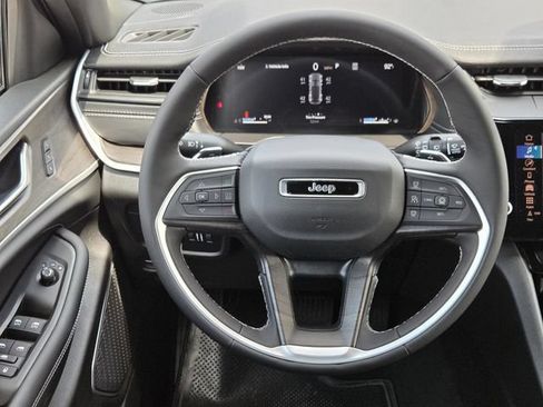 New 2026 Jeep Grand Cherokee Limited AWD/4WD image 17
