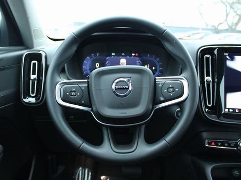 Used 2025 Volvo XC40 B5 Plus AWD/4WD image 25