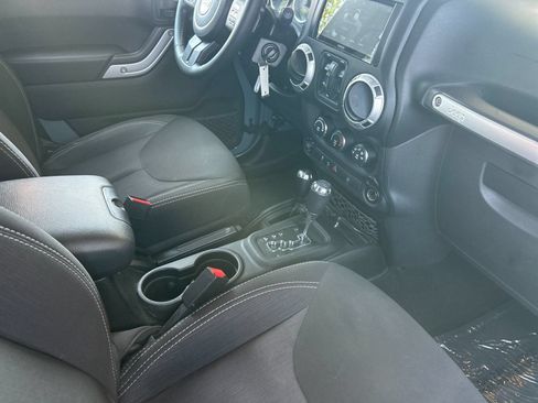 Used 2014 Jeep Wrangler Unlimited Rubicon w/ Connectivity Group AWD/4WD image 16