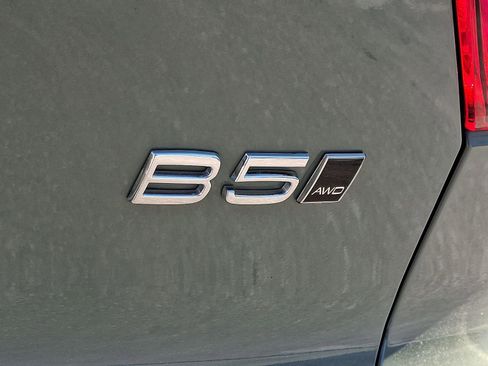 Certified 2025 Volvo XC40 B5 Ultra image 32