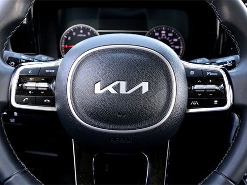 Used 2022 Kia Sorento SX image 12