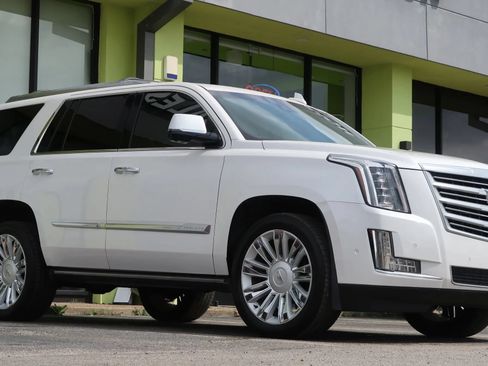 Used 2017 Cadillac Escalade Platinum AWD/4WD image 6