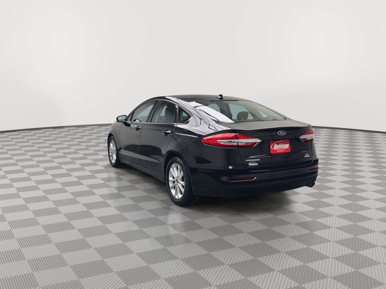 Used 2020 Ford Fusion SE FWD image 33