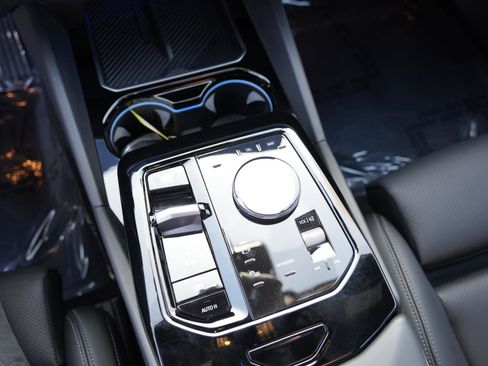 Used 2025 BMW i5 eDrive40i image 18