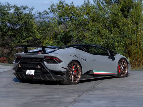 Used 2018 Lamborghini Huracan Performante image 29
