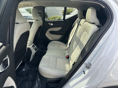 Certified 2026 Volvo XC40 B5 Plus w/ Protection Package Premier image 21