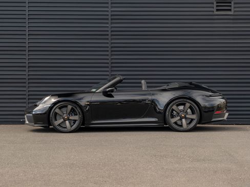 New 2026 Porsche 911 GTS image 2