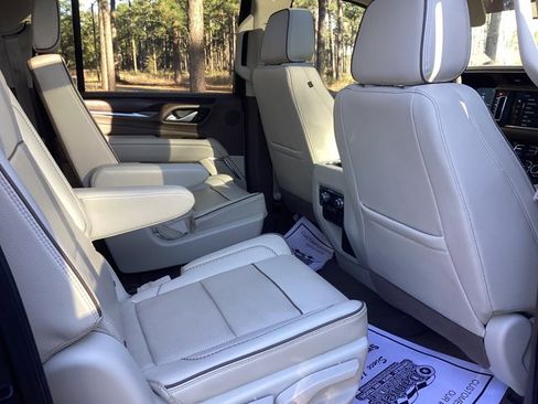 Used 2024 GMC Yukon XL Denali image 17