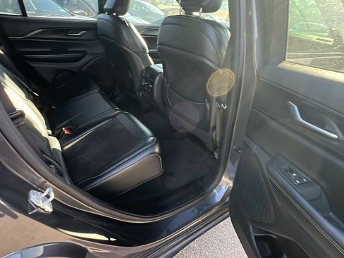 Used 2024 Jeep Grand Cherokee Altitude image 22