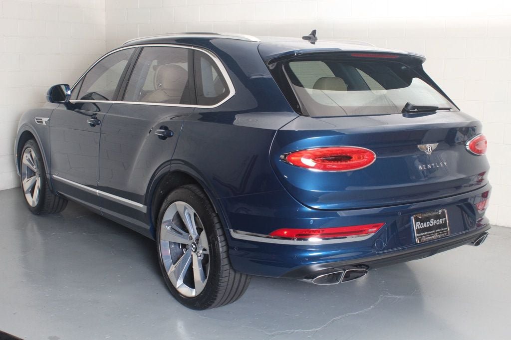Used 2022 Bentley Bentayga AWD/4WD image 2