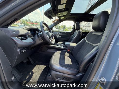 Used 2025 Ford Explorer ST AWD/4WD image 5