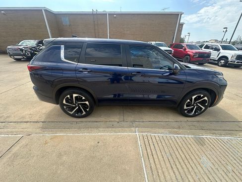 Used 2024 Mitsubishi Outlander SE FWD image 2