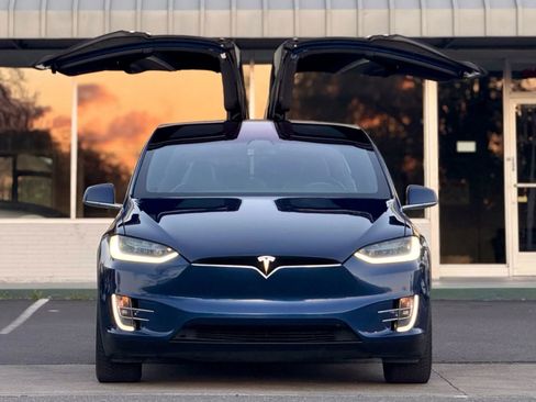 Used 2020 Tesla Model X Long Range image 3