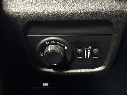 Used 2024 Jeep Grand Cherokee Laredo w/ Luxury Tech Group I AWD/4WD image 18