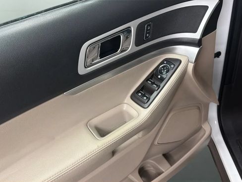 Used 2015 Ford Explorer XLT w/ Equipment Group 201B FWD image 16