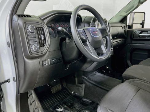 Used 2025 GMC Sierra 2500 Pro w/ Convenience Package AWD/4WD image 9