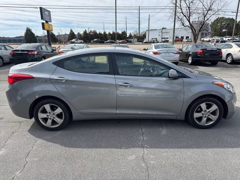Used 2013 Hyundai Elantra GLS w/ Preferred Pkg image 4