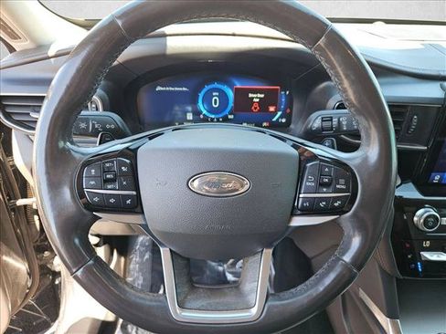 Used 2021 Ford Explorer Platinum w/ Equipment Group 601A AWD/4WD image 14