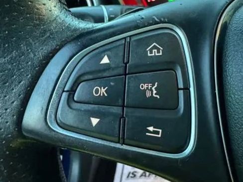 Used 2018 Mercedes-Benz GLC 300 w/ Premium Package image 31