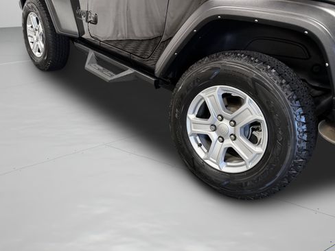 Used 2022 Jeep Wrangler Sport AWD/4WD image 35